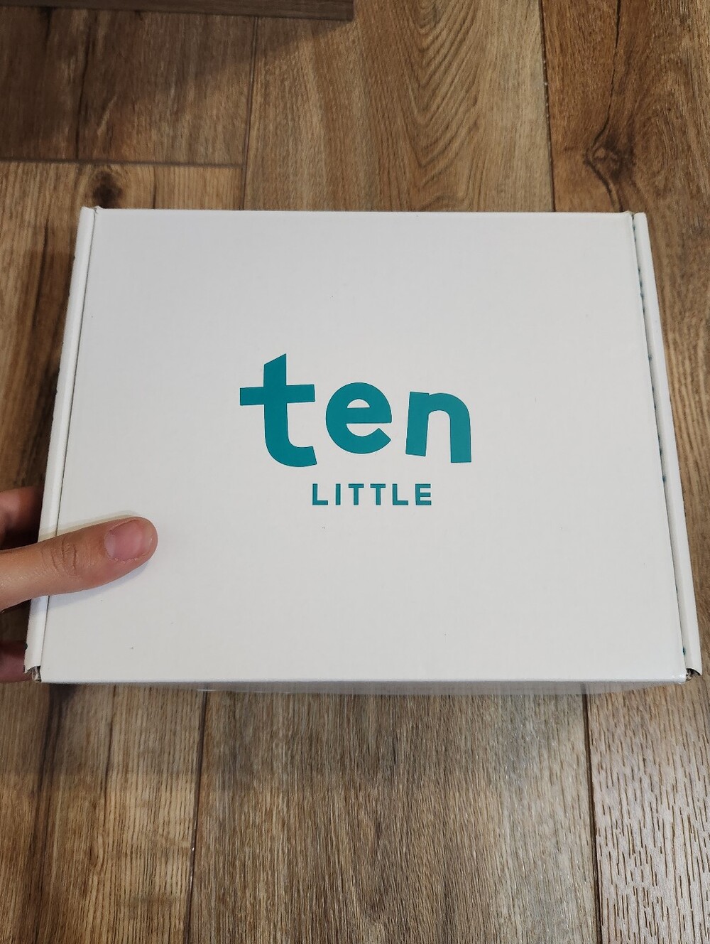Ten Little Sneakers With Box & Stickers - Picture 11 of 13